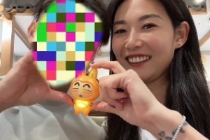 杨莉娜七夕节疑似晒对象合影:“七”待是你,“夕”望也是你