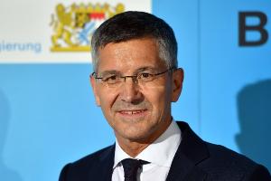 海纳:将全力支持穆西亚拉恢复,俱乐部对引援有明确目标