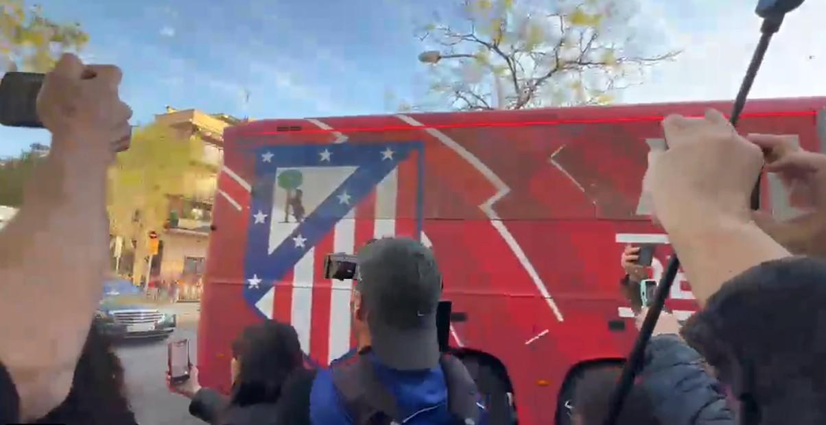 乐鱼官方网站-科贝：马竞大巴前往诺坎普的路上遭石块攻击，两扇车窗被砸碎